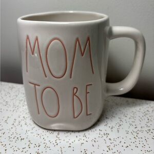 Rae Dunn “Mom to be” mug